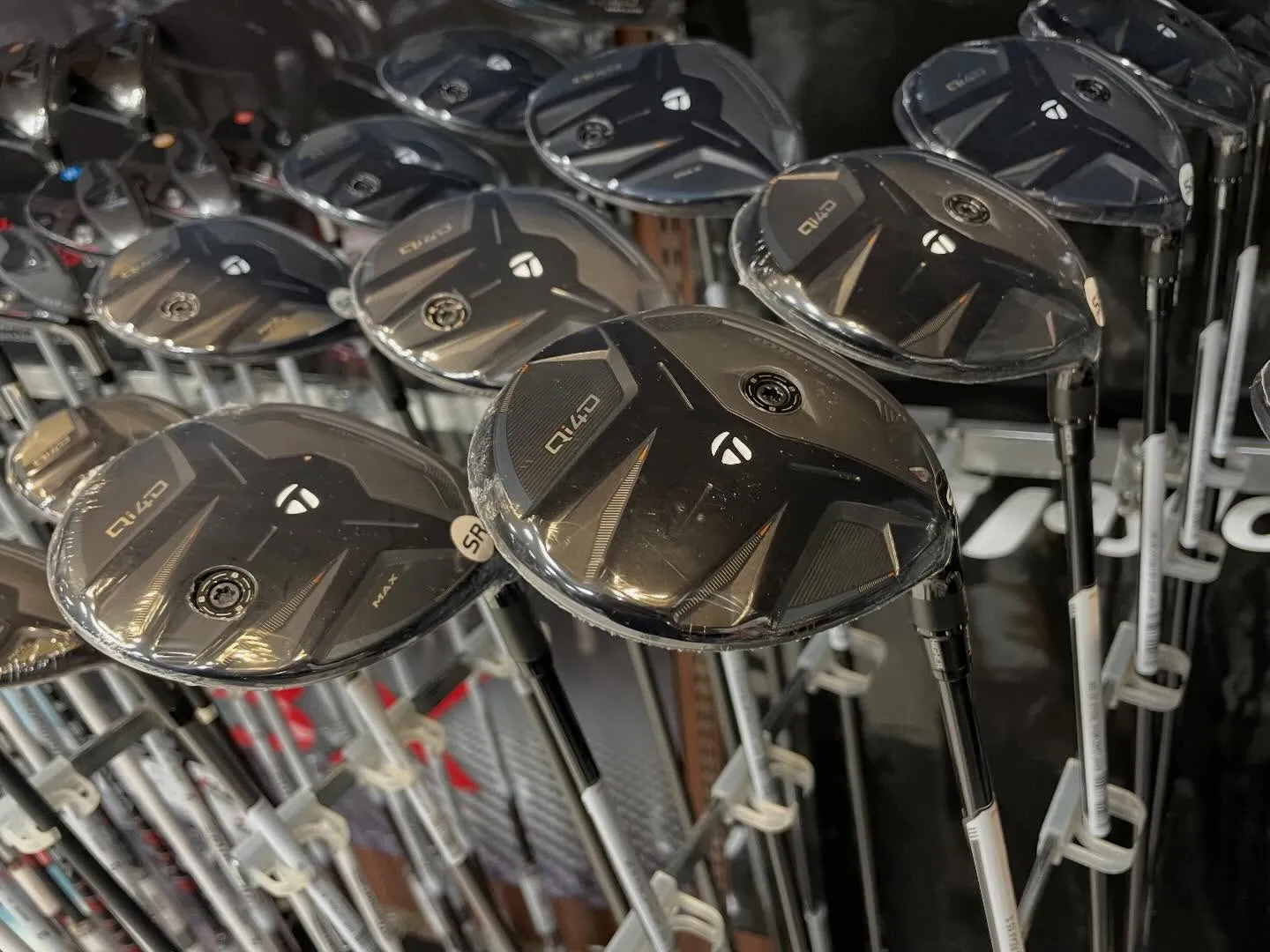 テーラーメイドの新作クラブ『Qi4D』