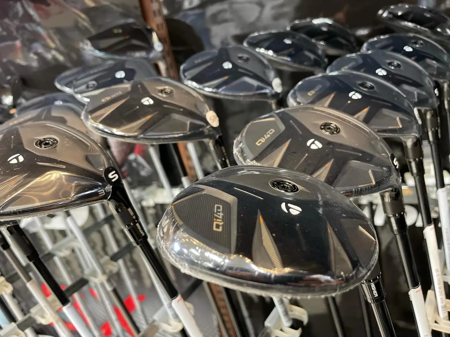 テーラーメイドの新作クラブ『Qi4D』