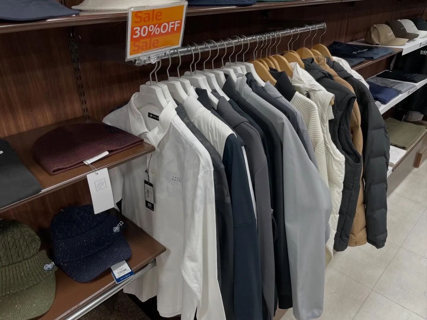 人気アパレル、クリアランスセール開催中❗️