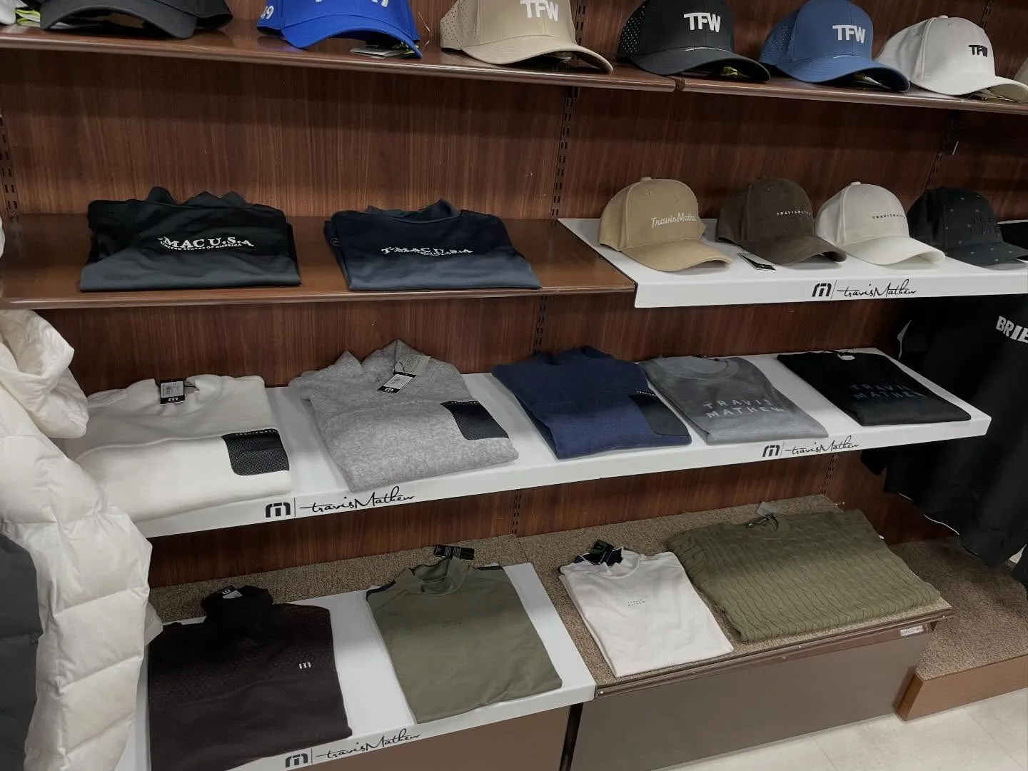 人気アパレル、クリアランスセール開催中❗️