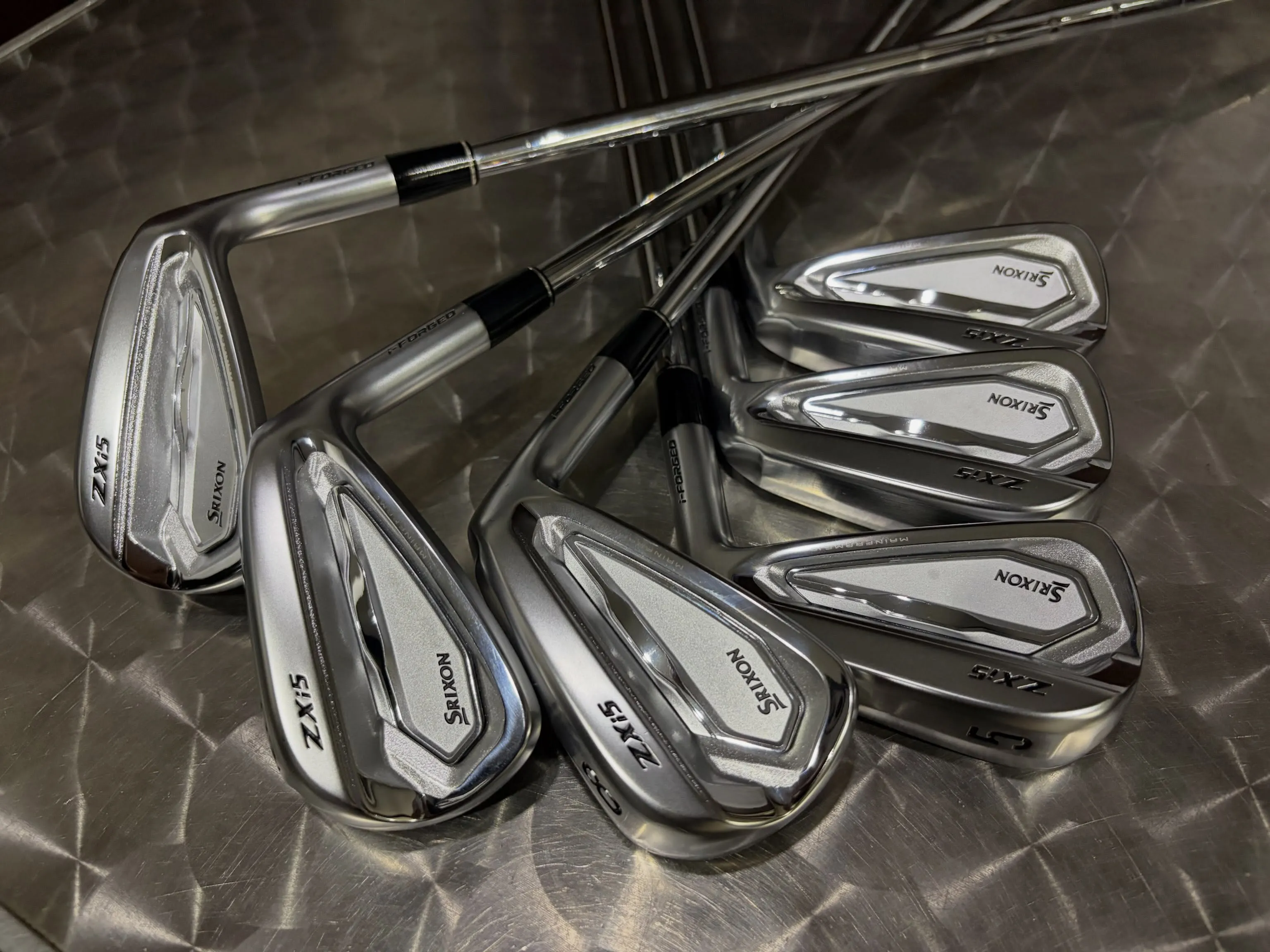 今月12日に発売したSRIXON ZXiシリーズ